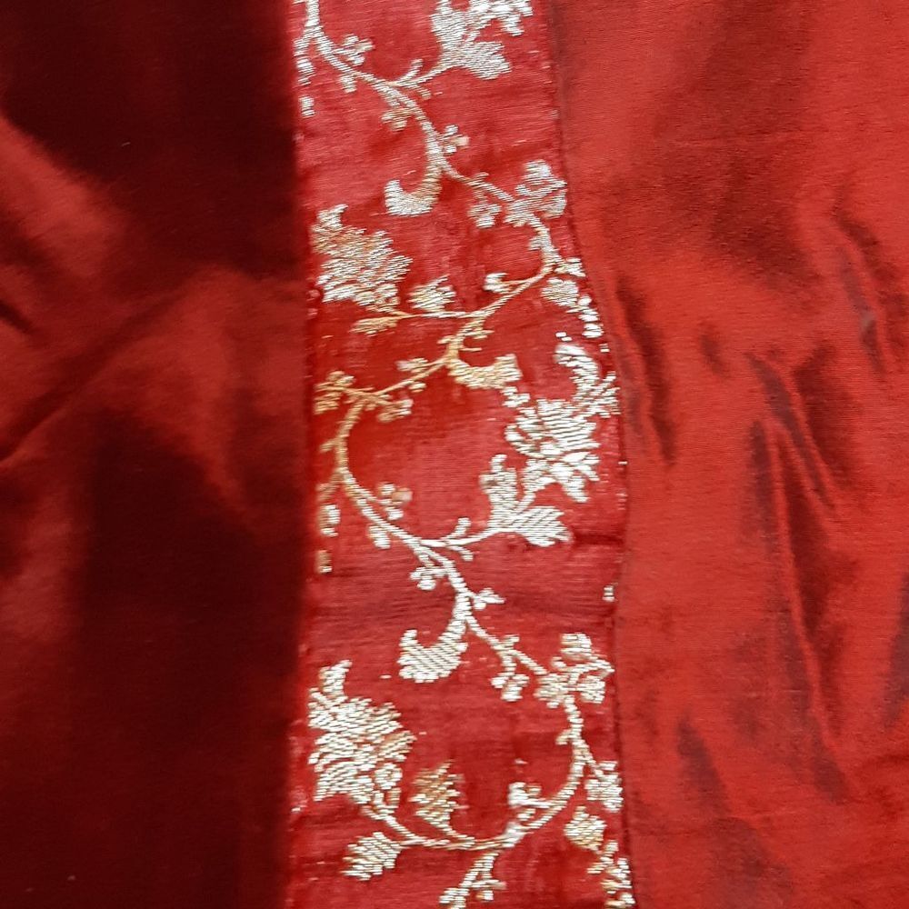 Crate & Barrel Christmas Red  Velour‎  Gold Engraved  Holly Table Runner 90 L - Picture 8 of 9